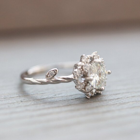 S925 1ct Clear Moissanite Diamond Sunflower Style Engagement Ring Sterling Silve - Picture 3 of 7